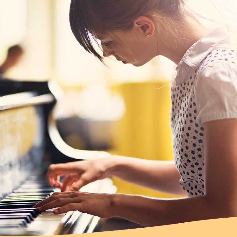 An intermediate pianist practising